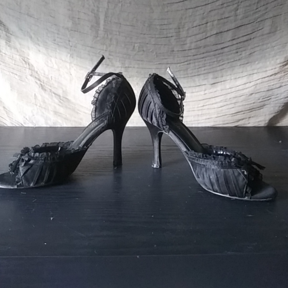 Shoes - Picture 3 of 4
